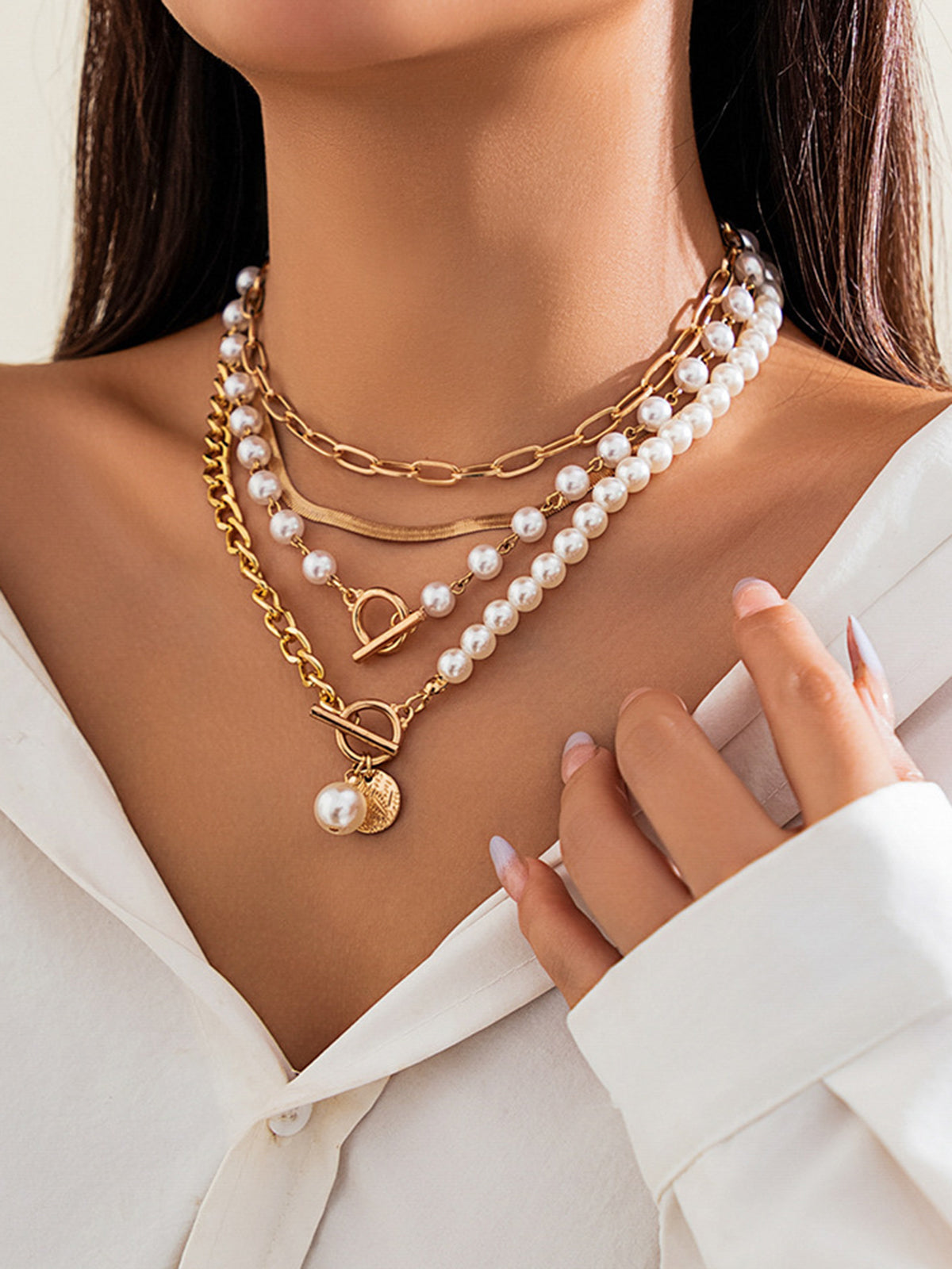 Mia | Elegant Multi-Strand Pearl Necklace With Gold Chain 1